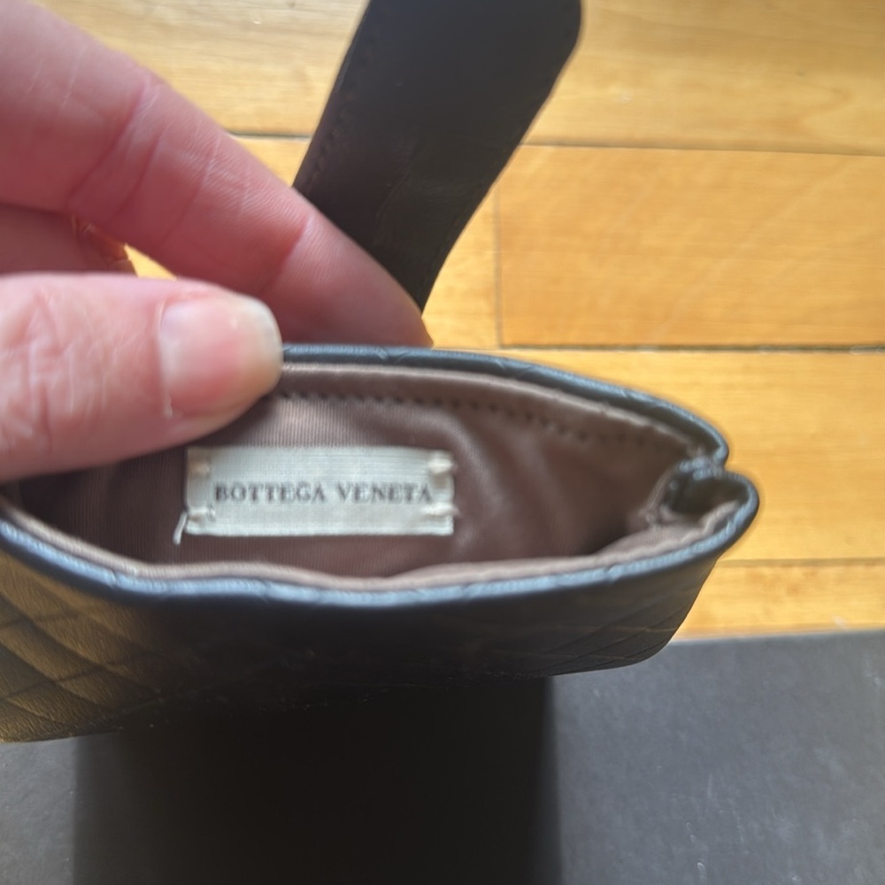 Bottega Veneta sunglasses case & box
Deep brown color - Picture 7 of 10